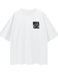 Camiseta gráfica con el logotipo de Nova Edge Threads en color blanco, de gran tamaño y hombros caídos (190 g/m²)
