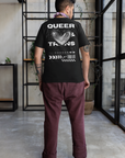 Camiseta de calle con orgullo queer y trans, corazón cromado sobre negro, camiseta de hombros caídos de gran tamaño - 190 g/m²