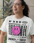 Camiseta gráfica de orgullo de la comunidad travesti latinoamericana en la parte posterior de la camiseta blanca de gran tamaño con hombros caídos profundos - 190 GSM