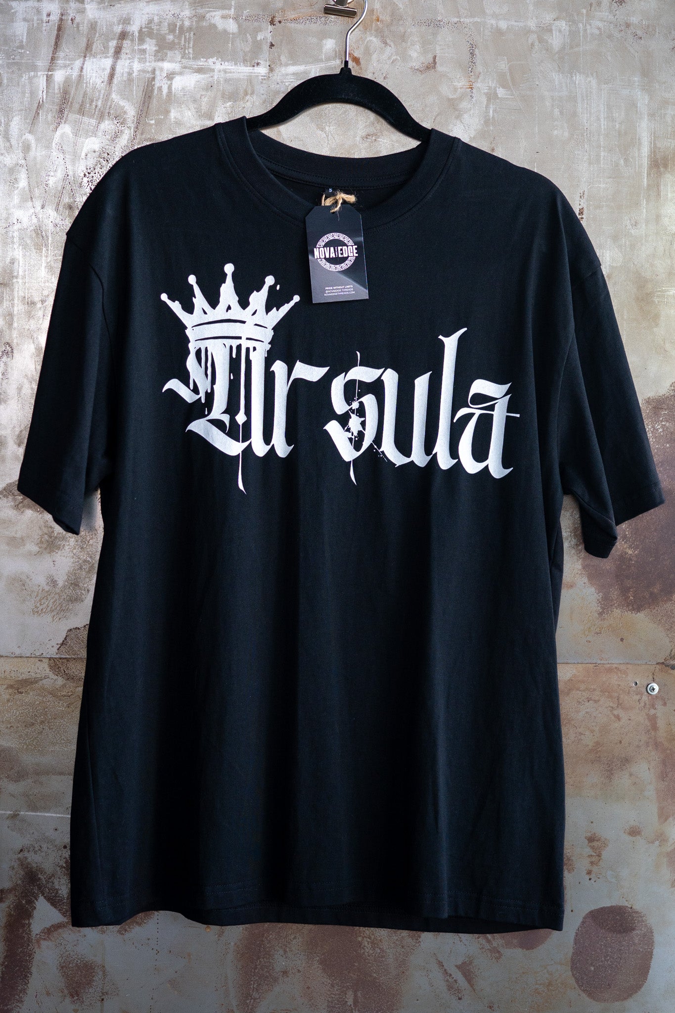 Ursula Spray Paint Crown Graphic Tee Lesbian Pride T-Shirt Black Oversize Deep Drop Shoulder Tee Oversize Deep Drop Shoulder Tee - 190 GSM