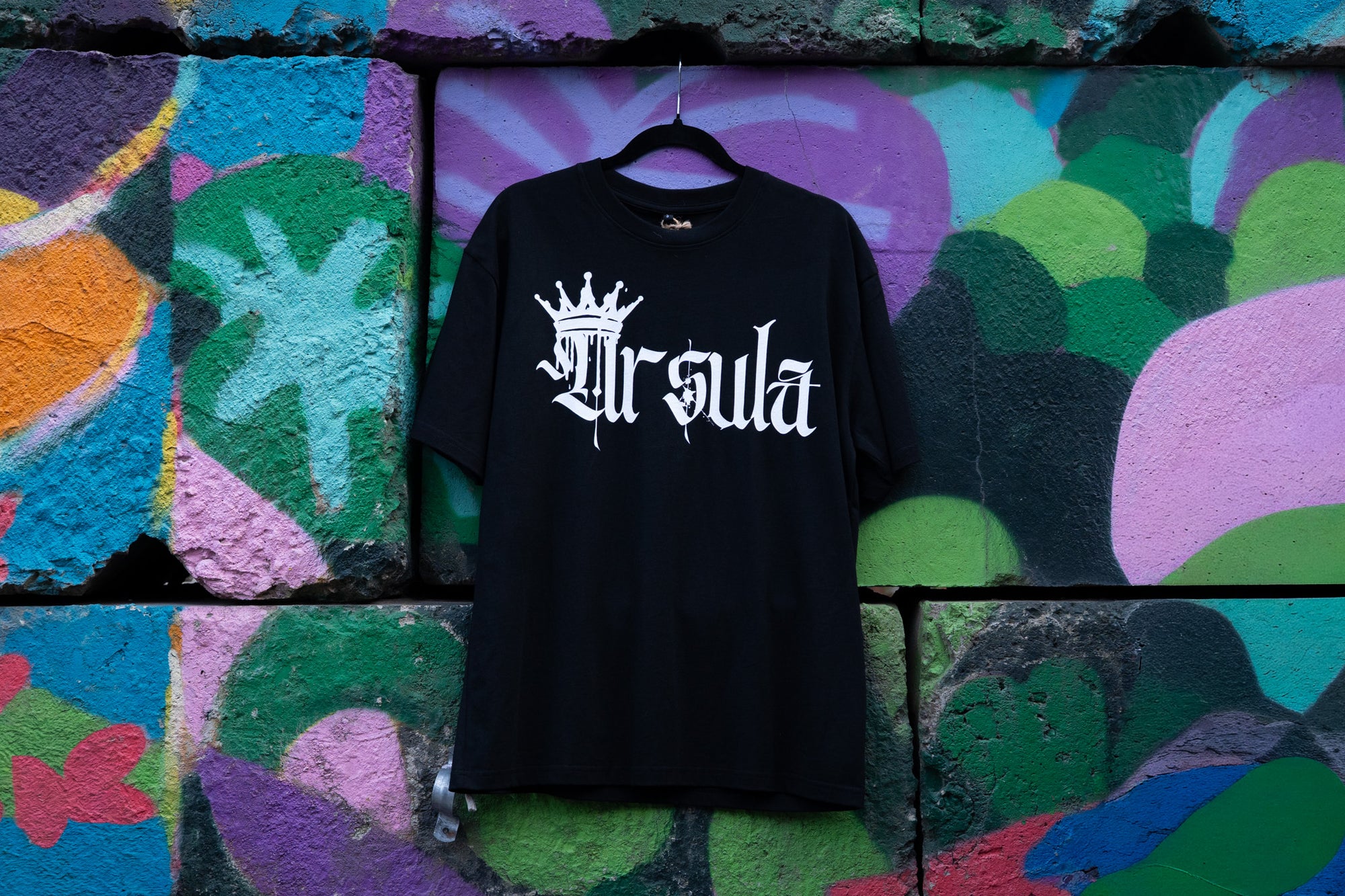 Ursula Spray Paint Crown Graphic Tee Lesbian Pride T-Shirt Black Oversize Deep Drop Shoulder Tee Oversize Deep Drop Shoulder Tee - 190 GSM